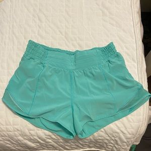 Lululemon Sea-foam Green 2.5” Hotty Hot High Rise